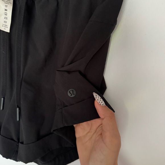 Lululemon Spring Break Away Short *4-way Stretch 3"
Black size 2 - Picture 7 of 10